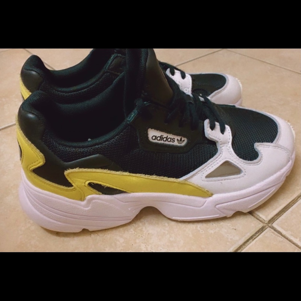 Women’s adidas falcon. *BRAND NEW NEVER WORN*